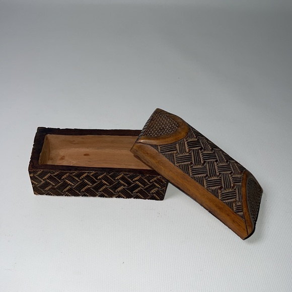 Hand Carved West African Wooden Trinket Box - Picture 3 of 5